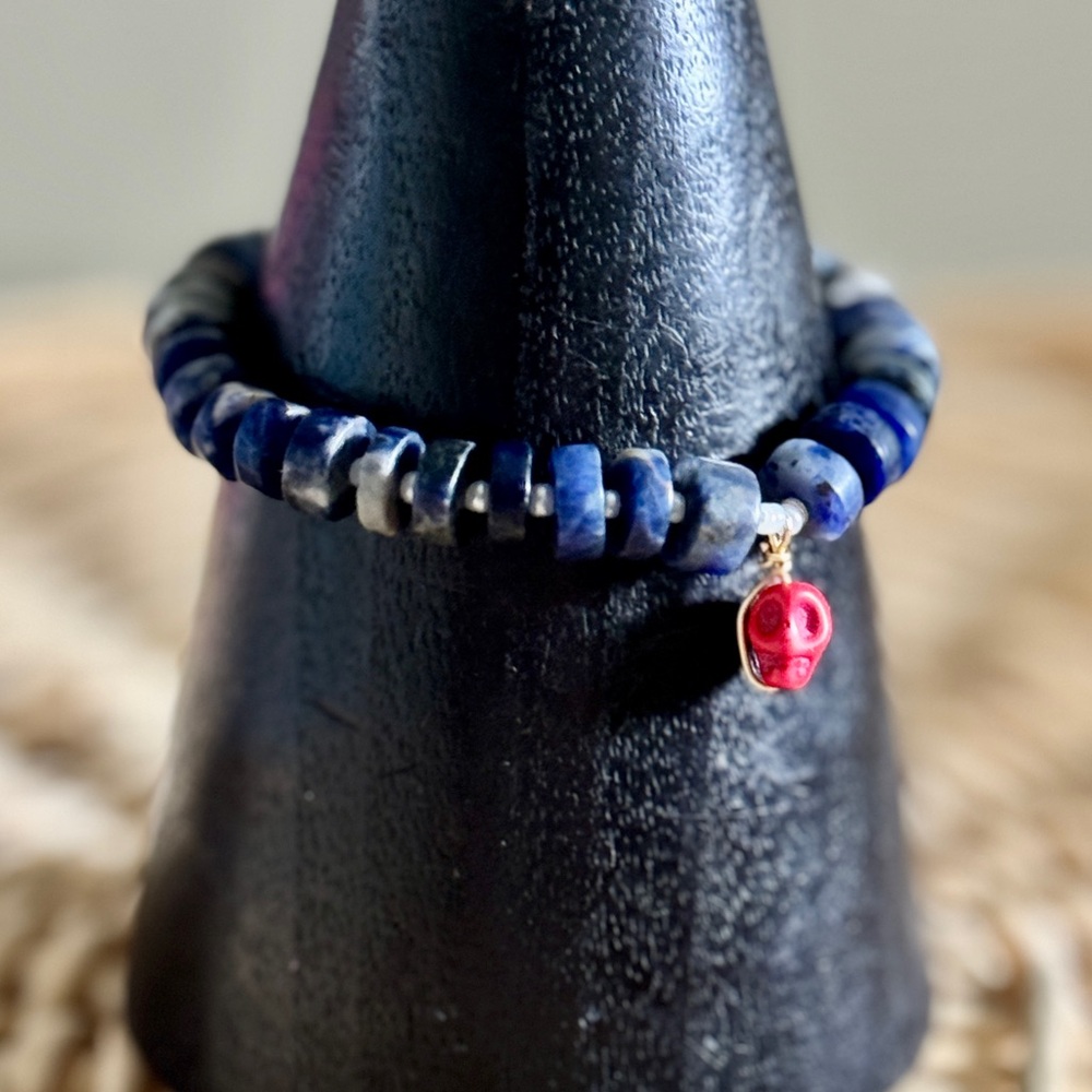 Sodalite and Wire Wrapped Howlite Skull Bracelet